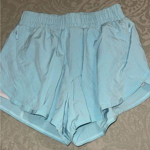 Lululemon shorts size 4 2.5”